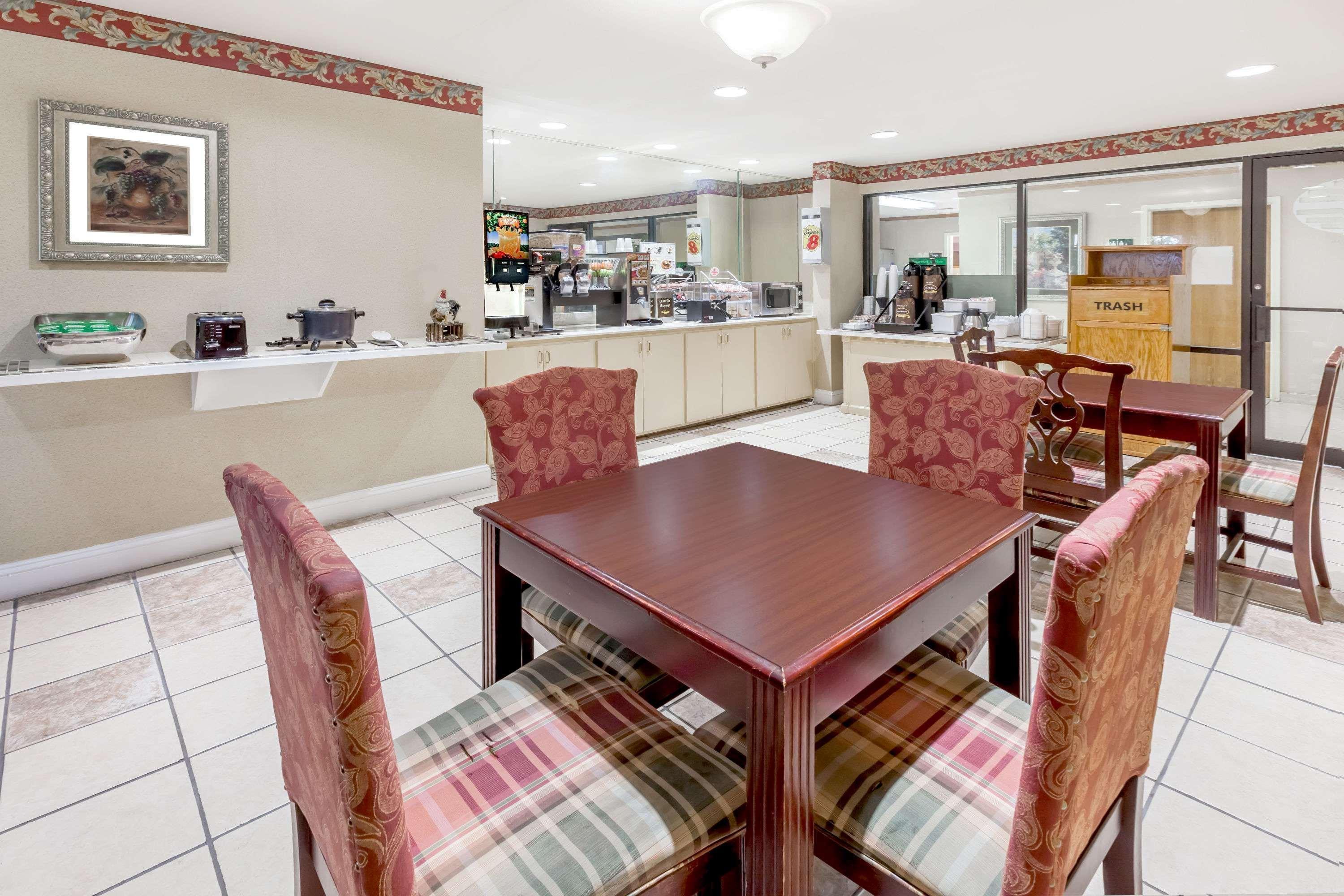 Hotel Super 8 By Wyndham Pine Bluff Zewnętrze zdjęcie